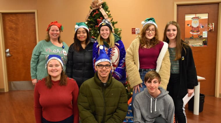 Zionsville High School Students Deliver Holiday Totes to Seniors