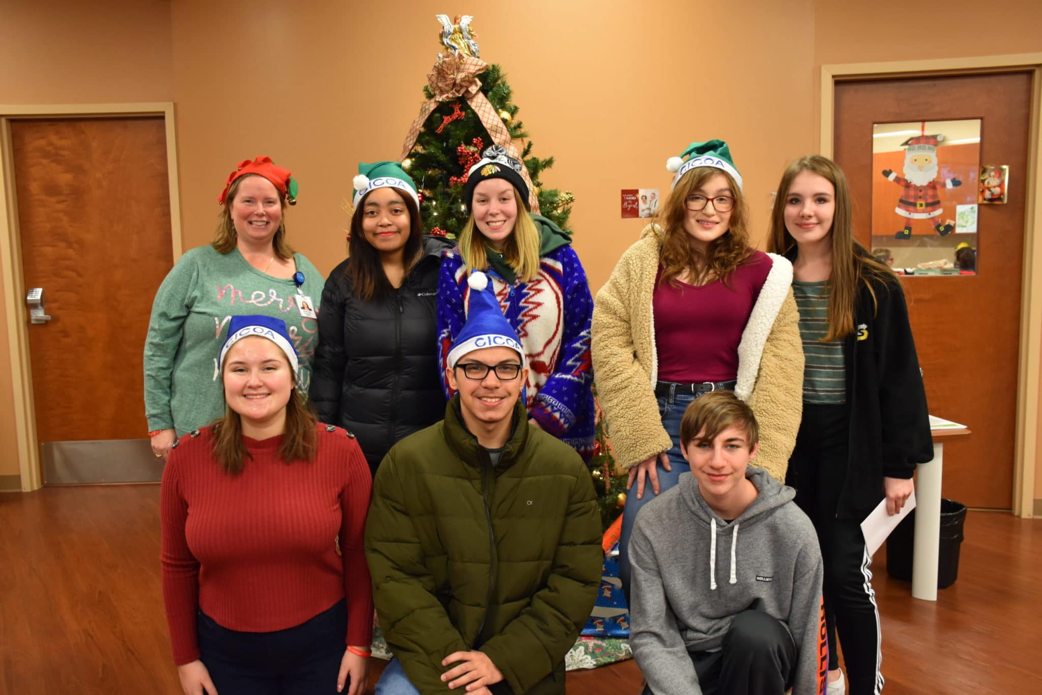 Zionsville High School Students Deliver Holiday Totes to Seniors